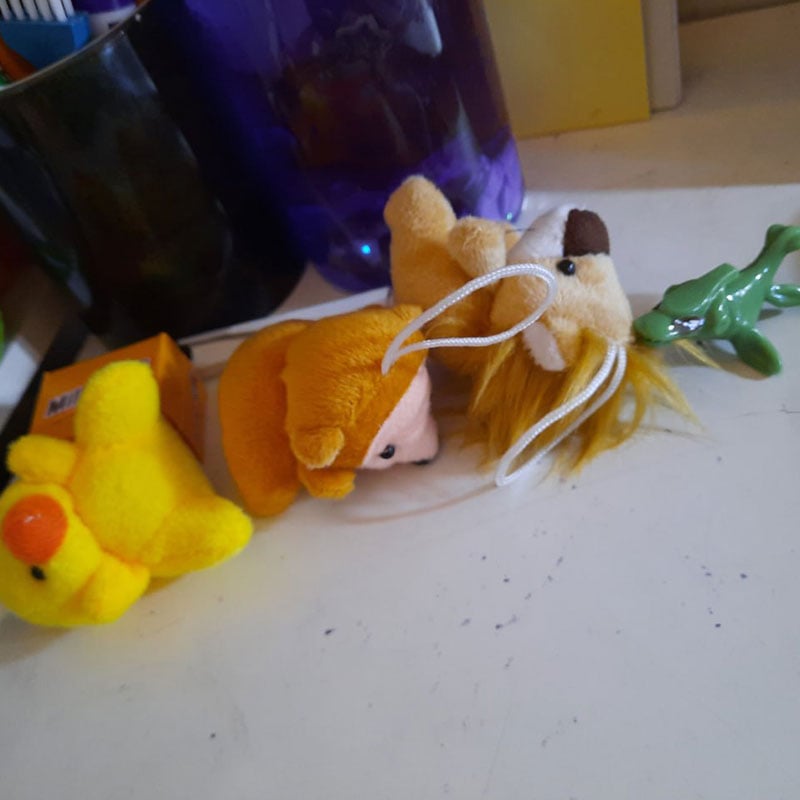 12/24 kpl täytettyä pääsiäismunaa, joissa on pehmoleluja