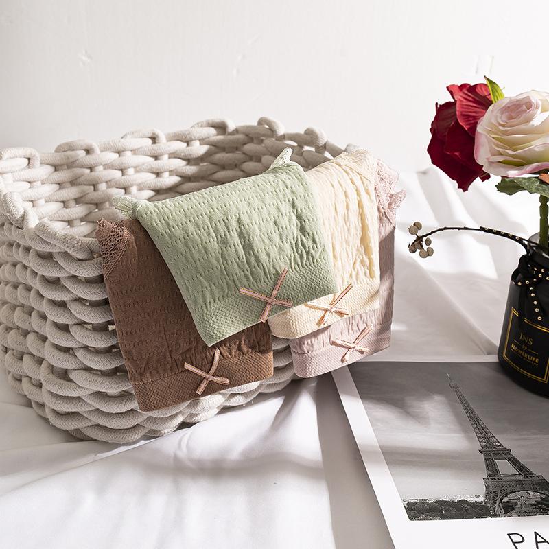 Yksiväriset naisten alushousut