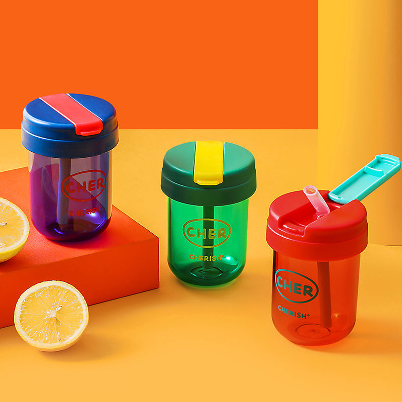 Juomakuppi pillillä