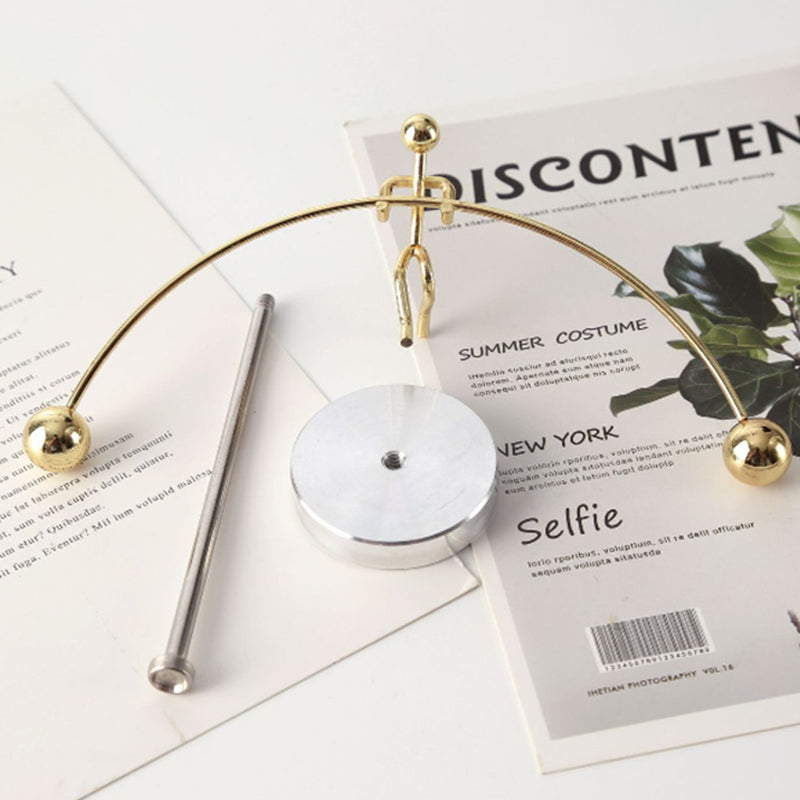 Moderni tasapaino metallikoriste