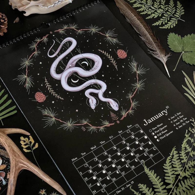 2022 kalenteri "Dark Forest Lunar Calendar"