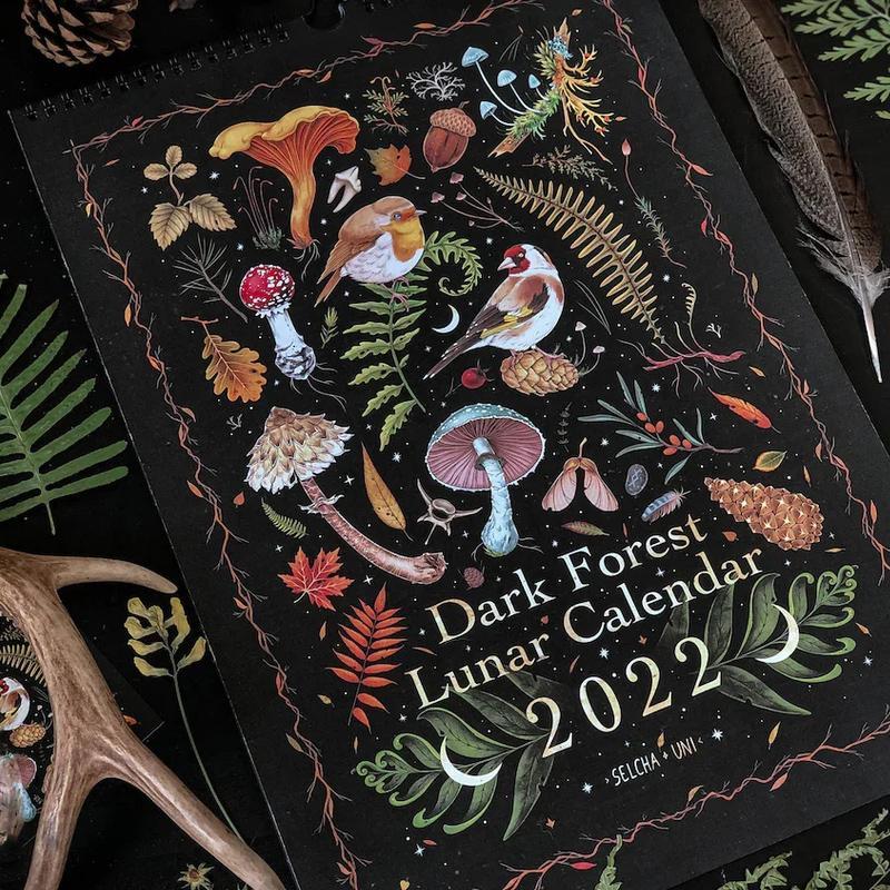 2022 kalenteri "Dark Forest Lunar Calendar"