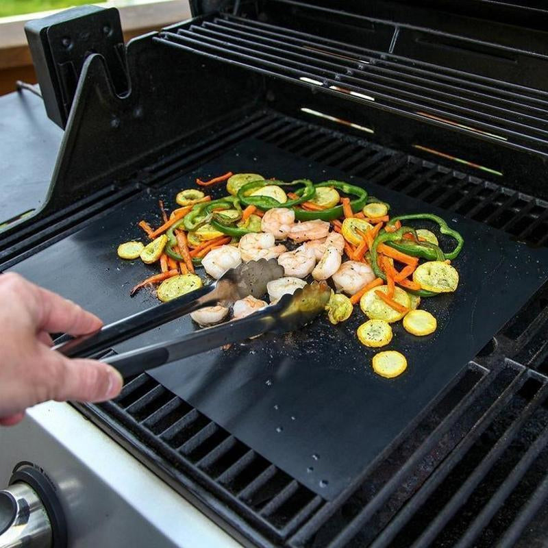 Tarttumattomat BBQ-grillimatot leikkuulaatikolla