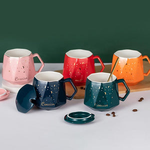 Juhlallinen kahvimukisetti, keramiikkaa