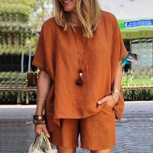 Naisten kaksiosainen pukusetti