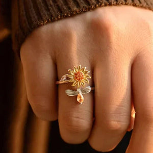 Withinhand uniikki säädettävä sormus päärynäleikatulla kivellä