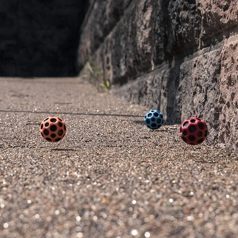 Painovoimaton pomppupallo