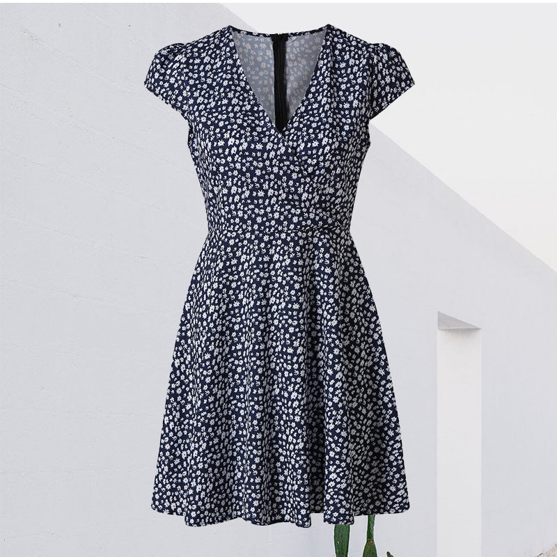 Kukkainen minimekko