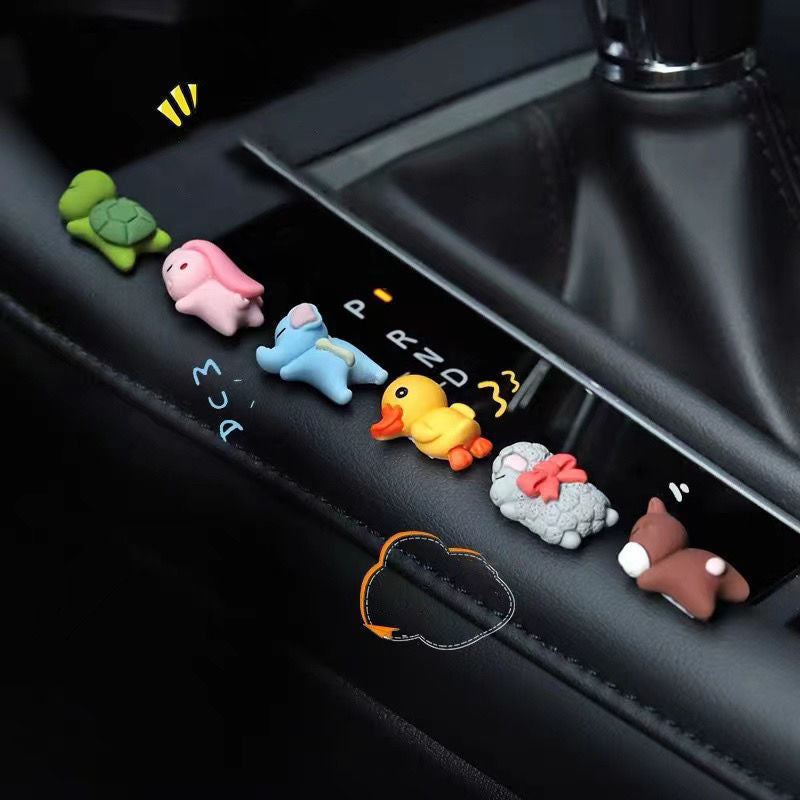 Söpöt figuriinikoristeet autoon